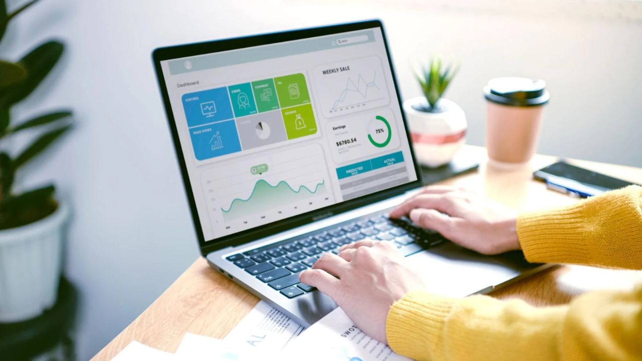 Criar campanha de tráfego pago em dashboard de anúncios.