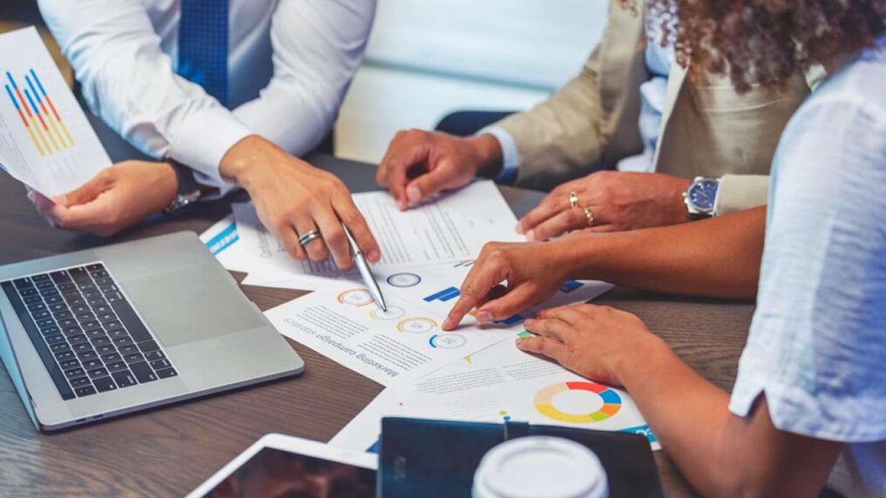 Os gráficos mostram claramente os benefícios de contratar uma agência de marketing digital para crescimento do negócio.
